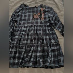 Selling ZARA dress, barely used and has a nice vintage design